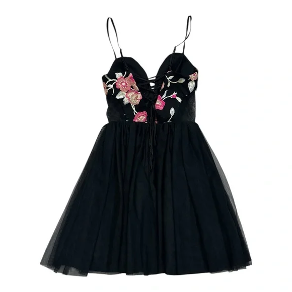 Teeze Me Spaghetti Strap Sweetheart Embroidered Top Side Illusion Dress Size 1/2 - Picture 6 of 8